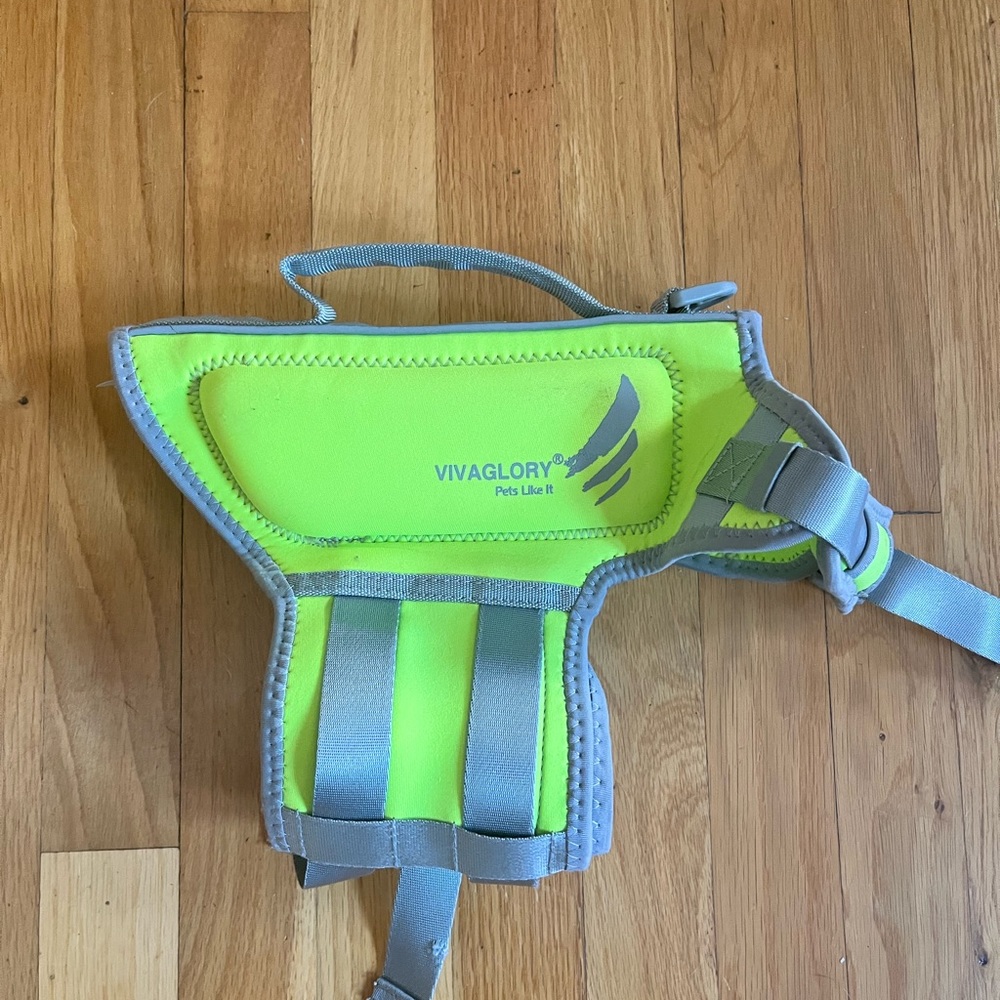 DOG LIFE JACKET NEVER BEEN USED